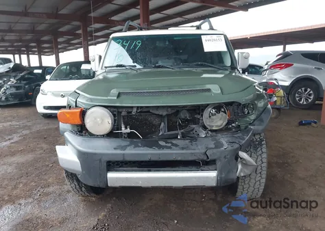 2014 Toyota Fj Cruiser z USA, uszkodzony, nr VIN JTEBU4BF9EK197893
